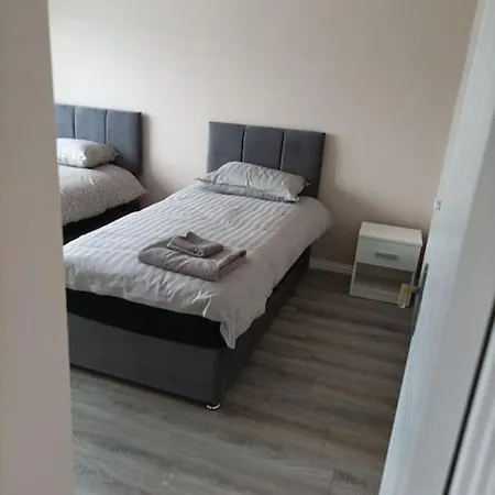 Iacomm 3 Bed דירה *